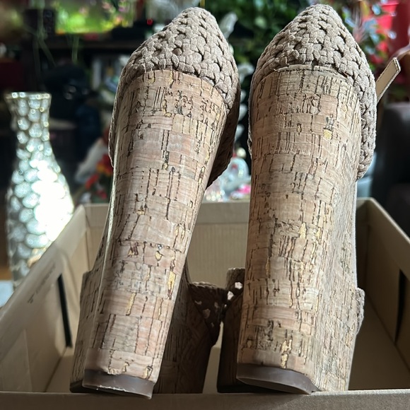 NWB..Jessica Simpson cork platform shoe. - Picture 6 of 7
